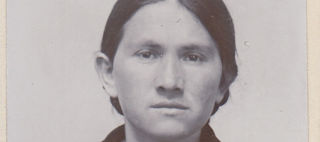 Svartvitt porträttfotografi av Maria Vettése