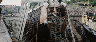 Ett regalskepps beskaffenhet. Bild: Vasaskeppet i Beckholmsdockan 1961. Foto: Ingemar Gram, Stadsmuseet i Stockholm