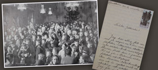 Dekorativt: Svartvitt foto av barn i festsal och handskrivet brev