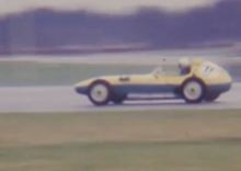 Motortävlingar på Skarpnäcks flygfält - film 1 ur Göran och Gunilla Roths samling