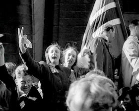 Veckorevy 1945-05-07 - Fredsdagen den 7 maj
