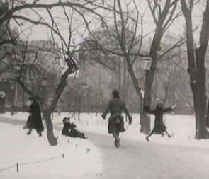Reklamfilm för Marabous choklad med Karl XII i huvudrollen.