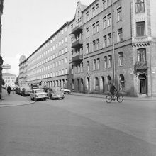 Nybrogatan 64-76 norrut från Östermalmsgatan