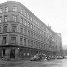 Kommendörsgatan 6, 4 och  2 från hörnet av Brahegatan