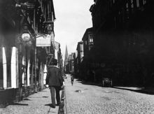 Malmskillnadsgatan 9 norrut. Johannes kyrkas torn i fonden