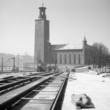 Tegelbacken. Viadukten under arbete. Stadshuset i fonden