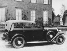 Bil från Freys hyrverk. Parkerad i Diplomatstaden