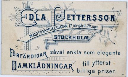 Reklamkort tryckt i svart med dekor och text.