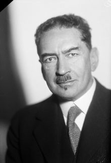 Porträtt av professor, vid Kungliga Tekniska Högskolan, Hans von Euler-Chelpin. von Euler-Chelpin fick Nobelpriset i kemi år 1929