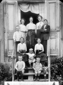 Porträtt av Joh. Jonassons barngrupp.