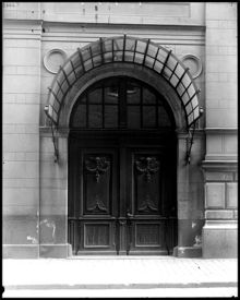 Portal på Kungsträdgårdsgatan i kvarteret Katthavet
