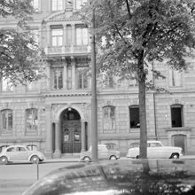 Portal och del av Valhallavägen 112