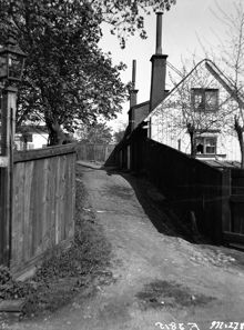 Båtgränd 3. Båtgränd gick norrut genom nuvarande Pålsundsparken. Dåvarande kv. Långholmsbron. Motsvarar nuvarande Pålsundsparken, kv. Lorentsberg och kv. Loran