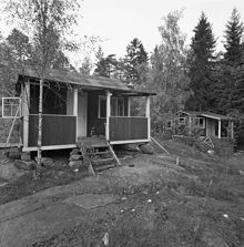 Bruksvägen. Stä 1556 - 1557. Mindre hus av trä