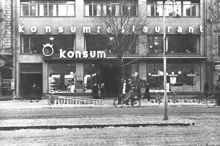 Konsumbutik med restaurang i våningen ovanpå, Sveavägen 68