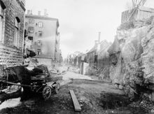 Maria Högbergsgata österut. T.v. Maria Högbergsgata 72 och 70 före Timmermansgatan. Berget sprängdes för Högbergsgatans framdragning genom kv. Bergsgruvan Större. Här ligger nu Högbergsterrassen