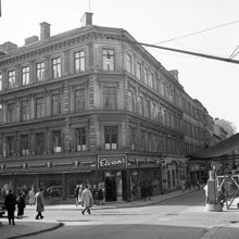 Hörnet  Grev Turegatan 17 t.v. och Humlegårdsgatan 11