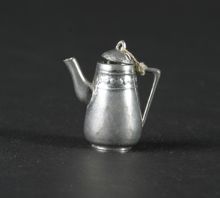 Dockskåpsinventarie; kaffekanna