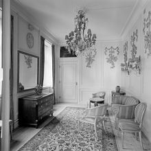 Skeppsbron 40, 2 tr. Inredningen kommer från K.S.A.K.S. 1962 rivna fastighet på Malmskillnadsgatan. (Kungliga svenska Aeroklubben)