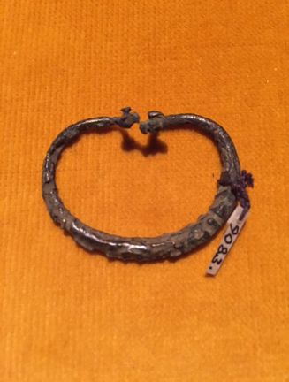 Vikingatida rundspänne av brons