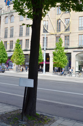 Kristina Lugns litterära skylt vid Hamngatan 27.