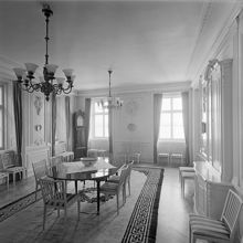 Skeppsbron 40, 2 tr. Inredningen kommer från K.S.A.K.S. 1962 rivna fastighet på Malmskillnadsgatan. (Kungliga svenska Aeroklubben)