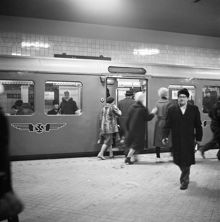 Av- och påstigande resenärer på Hötorgets T-banestation