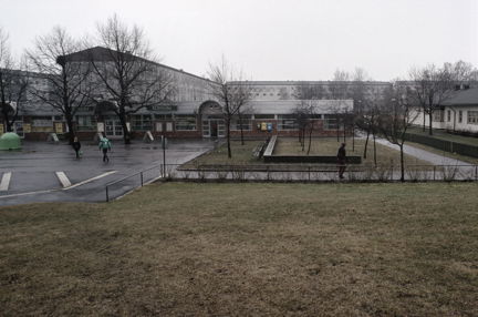 Stamgatan 4 i Östberga. Vy över park mot väster och affärslängan.