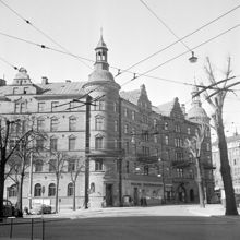 Hörnet av Narvavägen 37 och Karlaplan 8 och 6 t.h
