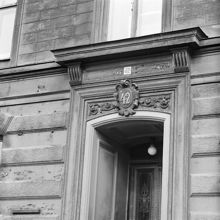 Smålandsgatan 42. Detalj av porten