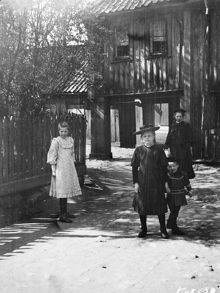Gårdssidan vid Fjällgatan 6. Nuv. Mäster Mikaels Gata 6