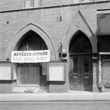 Portal och del av fasad till Humlegårdsgatan 8