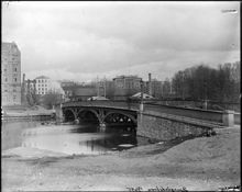 Gamla Djurgårdsbron sedd mot Svea Livgardes kasern