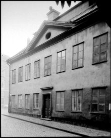 Indebetouska huset, fasaden mot Källargränd