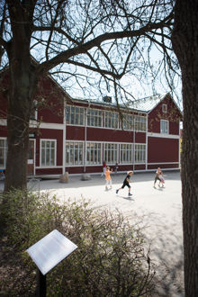 Litterär skylt: Citat ur Moa Martinsons självbiografiska essäsamling Jag möter en diktare