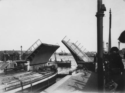 Broöppning vid Slussen