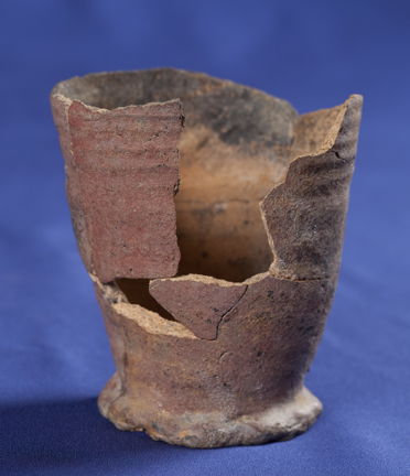 Medeltida dryckesbägare av stengods