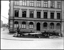 Kv. Adlern mindre: fasaden Norrtullsgatan 1, t v Observatoriegatan västerut