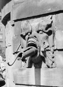 Brunkebergstorg. Detalj av Brunkebergspumpens nedre del. Pumphuset flyttades till Stortorget 1953