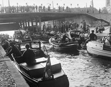 Karl Johansslussen: småbåtar under slussning. 