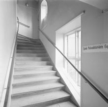 Storgatan 23 - Skeppargatan 34. Östermalms polisstation, hus A. Trappa från b.v