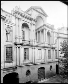 Tessinska palatsets, Överståthållarhusets fasad mot gården, Slottsbacken 4