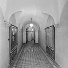 Drottninggatan 23. Portgång sedd från ytterdörren