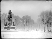 Staty av Carl von Linné i Humlegården