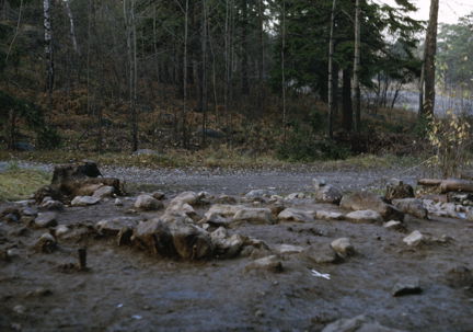 Vy från öster över gravfält RAÄ 27 i Östberga, Brännkyrka socken