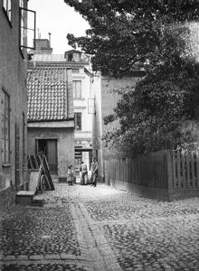 Gården till Stora Vattugatan 16 och Klara Västra Kyrkogata 15