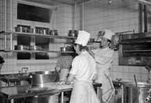 Salviigränd 3, Restaurang La Ronde. Interiör i restaurangets kök