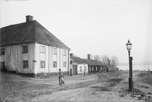 Värmdögatan, t.v. Tullgårdsgränd