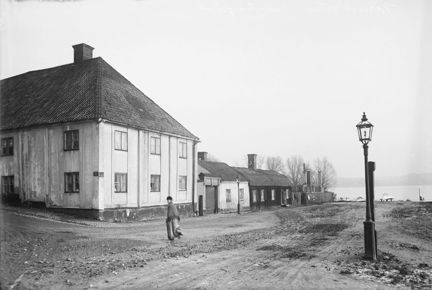 Värmdögatan, t.v. Tullgårdsgränd