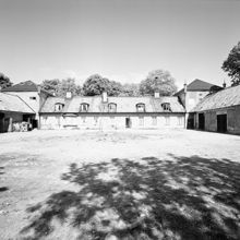 Enskede Gård. Uthuslänga, tidigare lider och magasin, byggt 1838